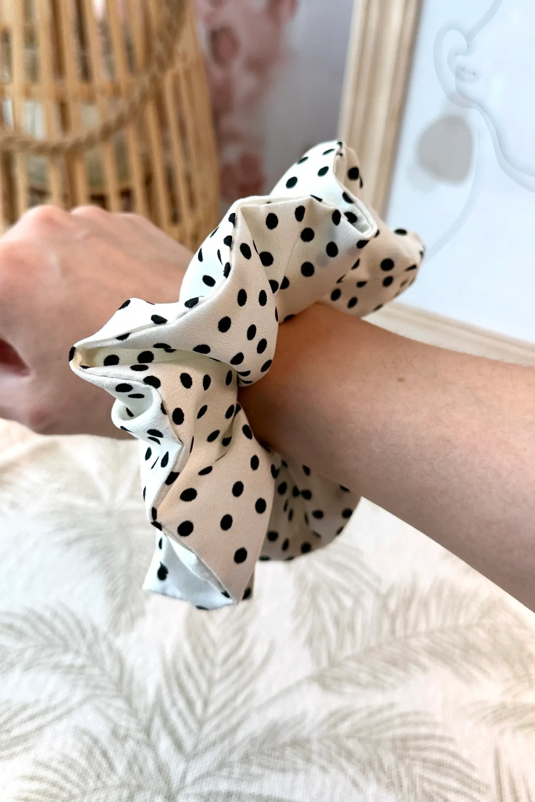 juuksekumm scrunchie täpid L