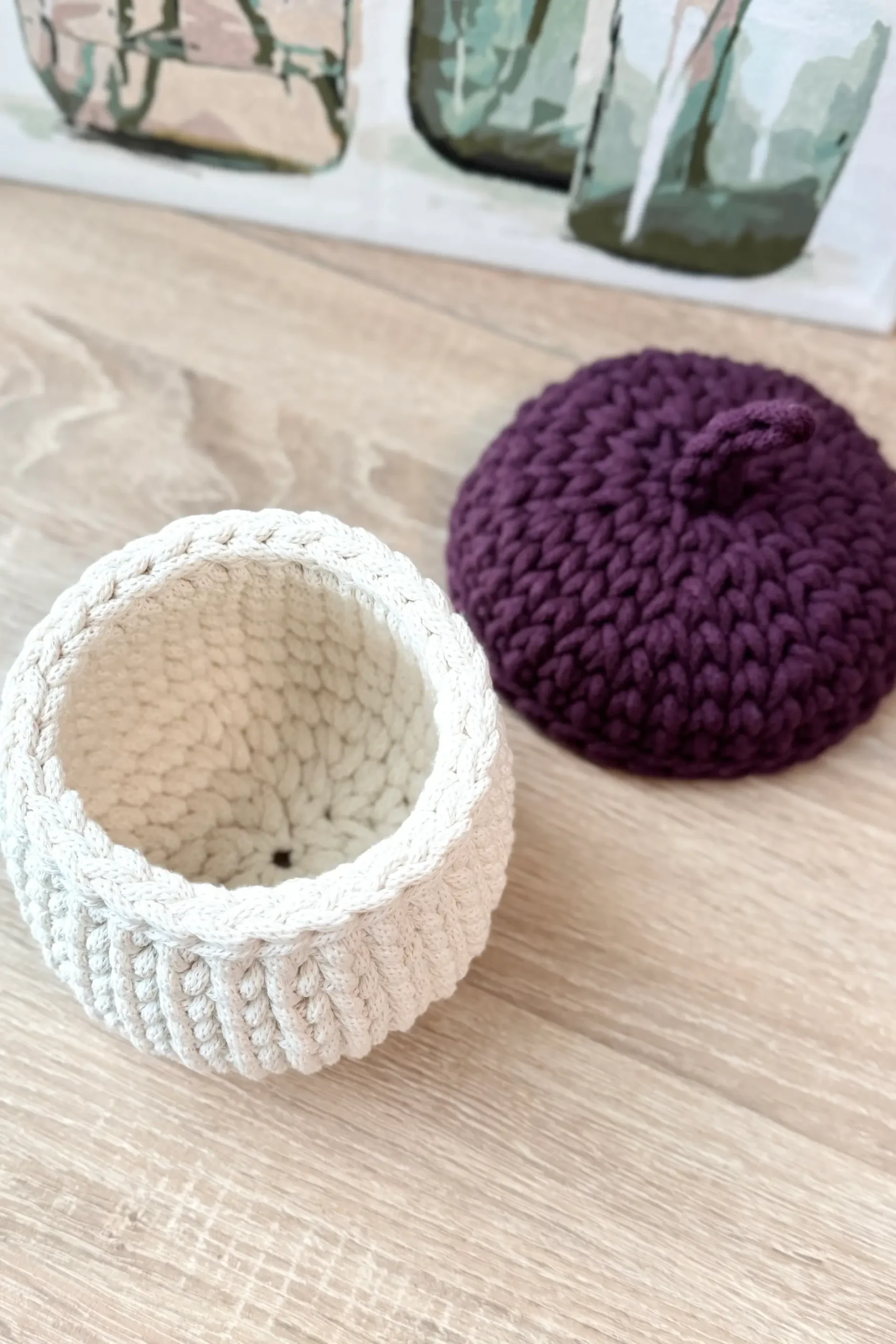 heegeldatud tammetõru korv põldmarjalilla