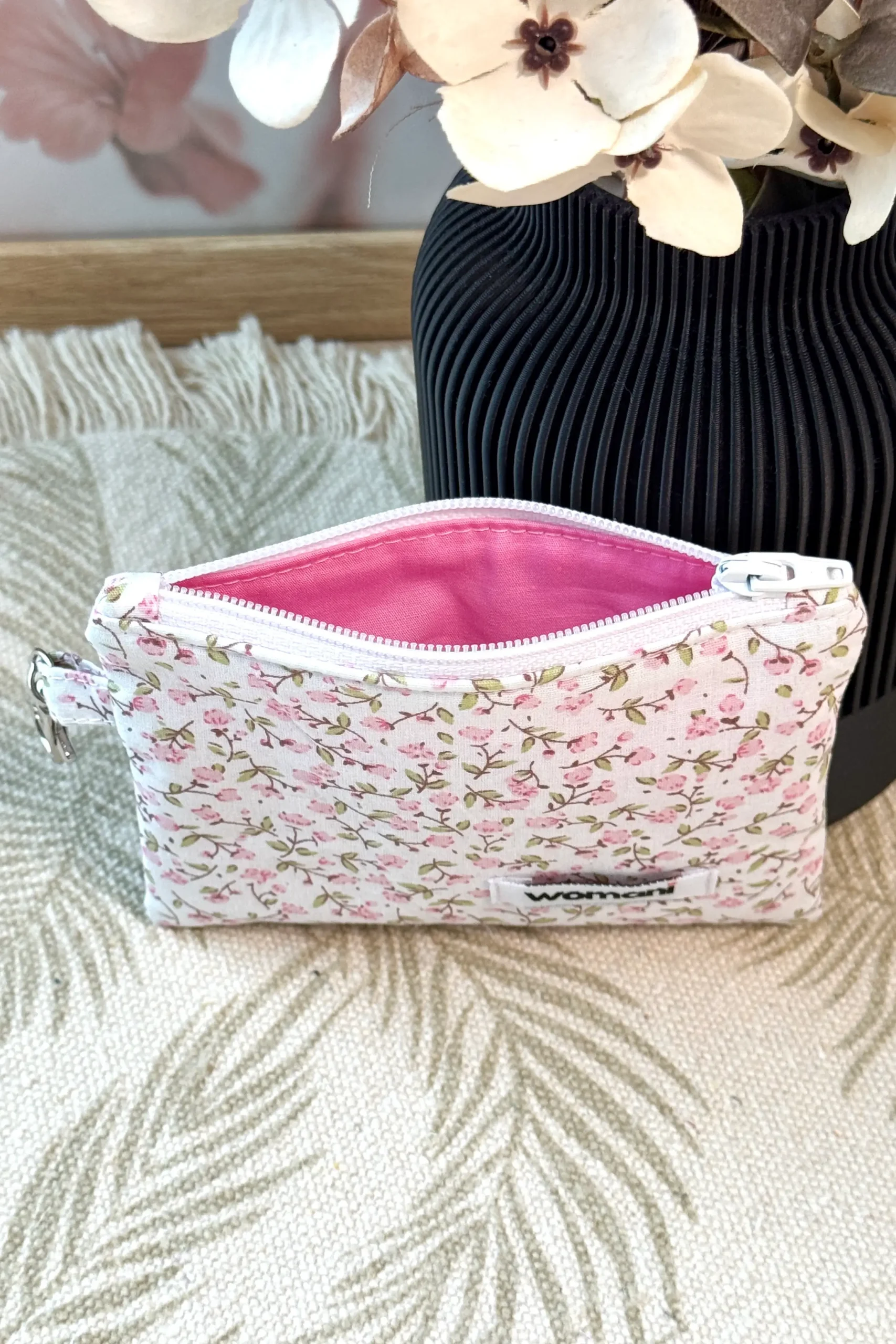 minikott roosad õied