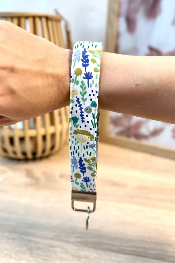 võtmehoidja sinised õied