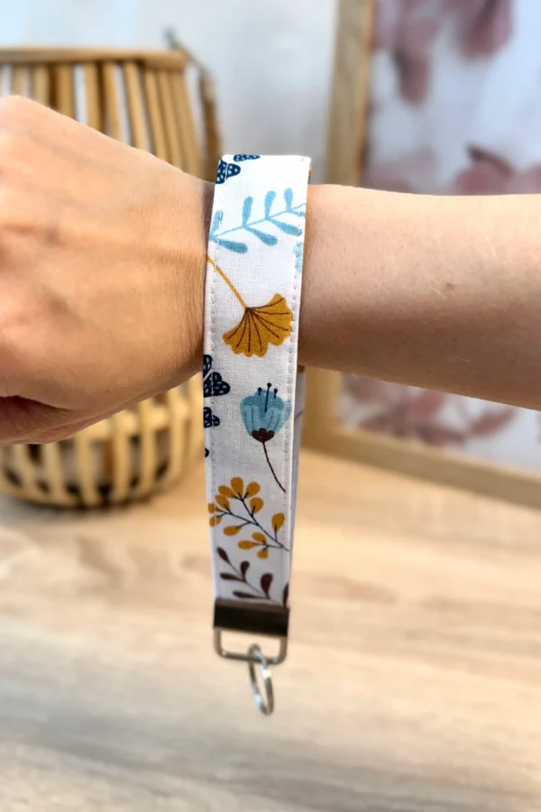 võtmehoidja sinised lehed