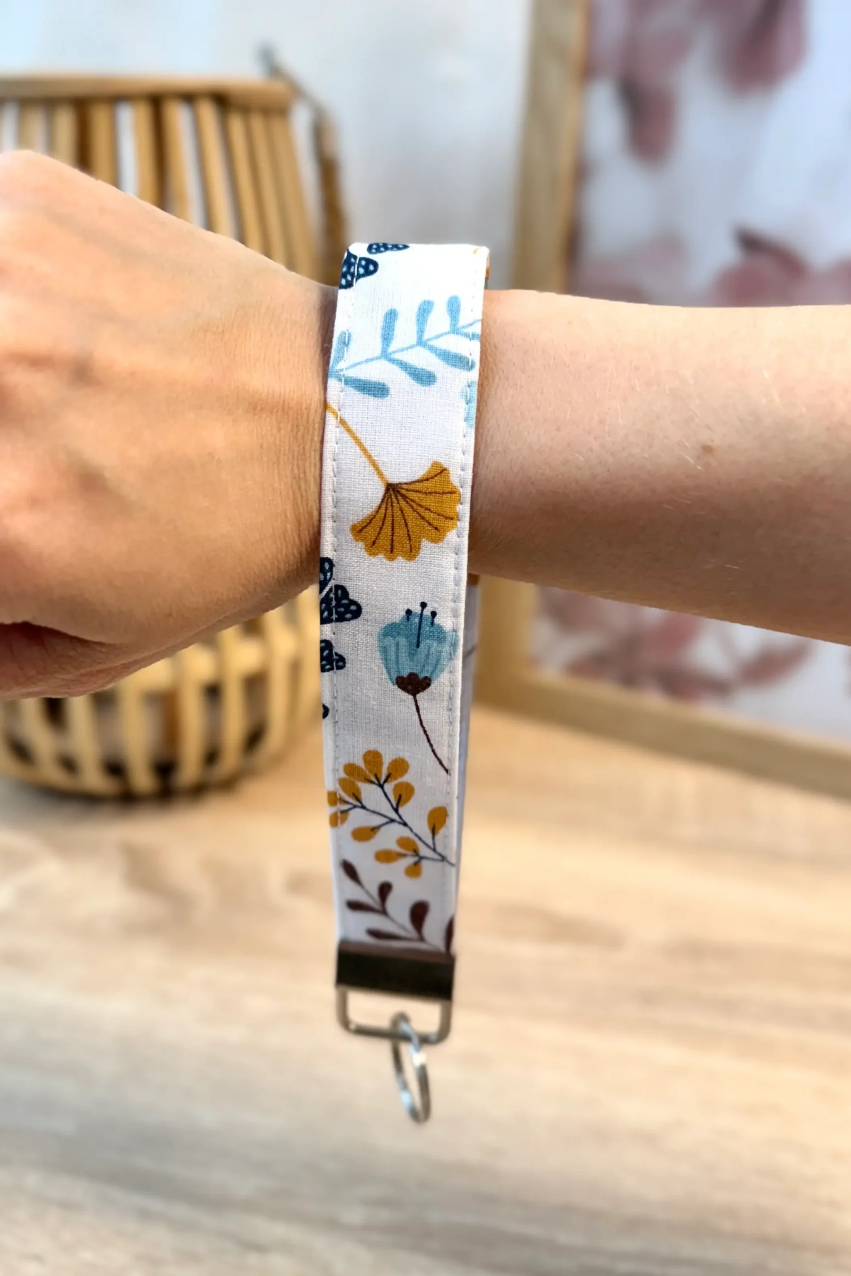 võtmehoidja sinised lehed