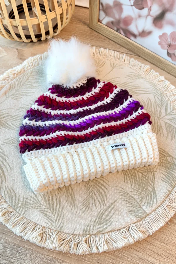 heegeldatud müts tumelilla