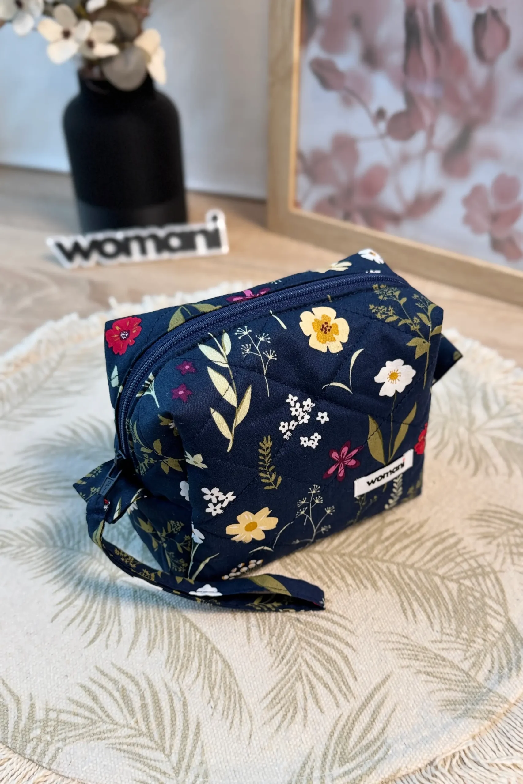 IMG_1001 meigikott lilled tumesinisel