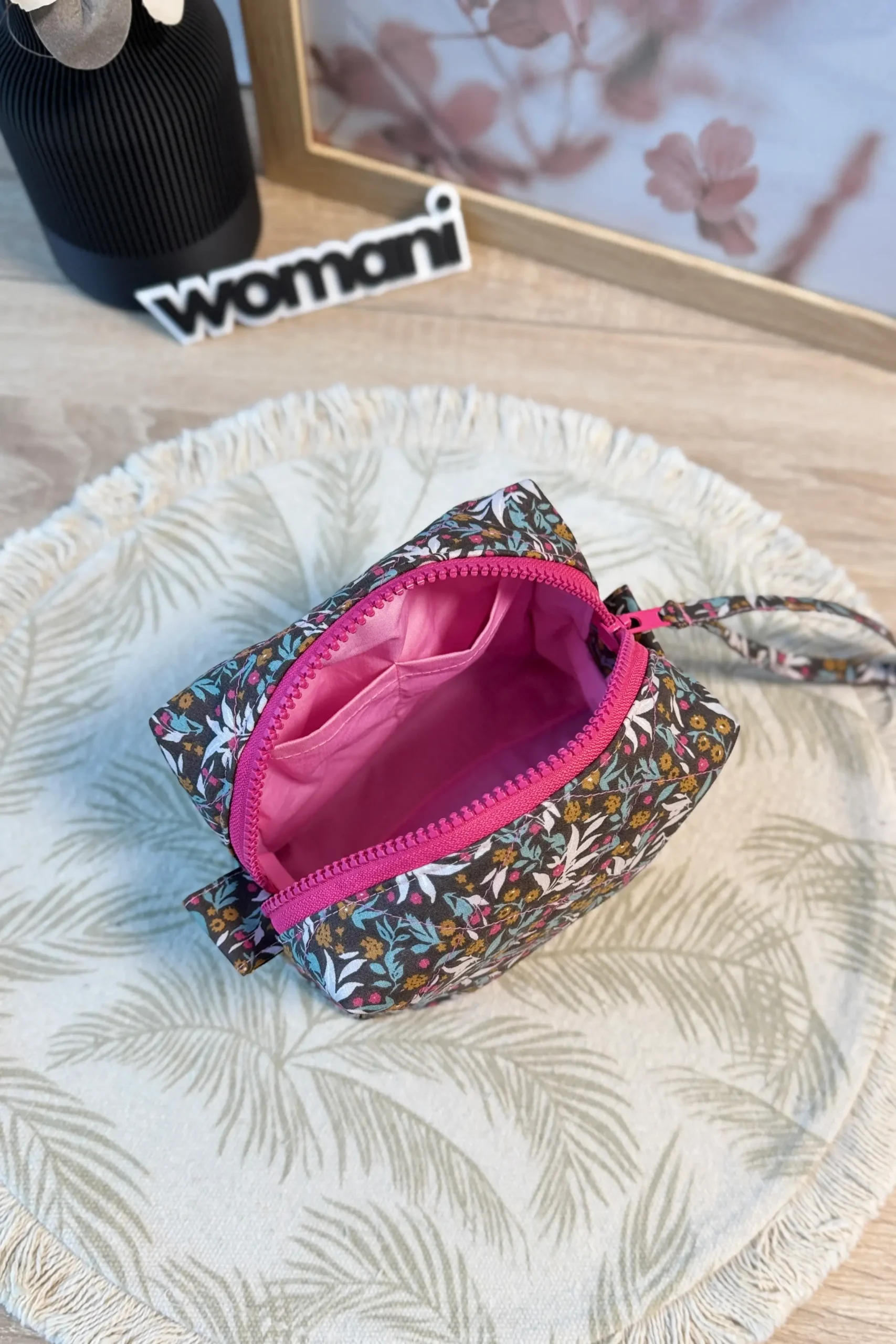 meigikott lehed pruunil taustal