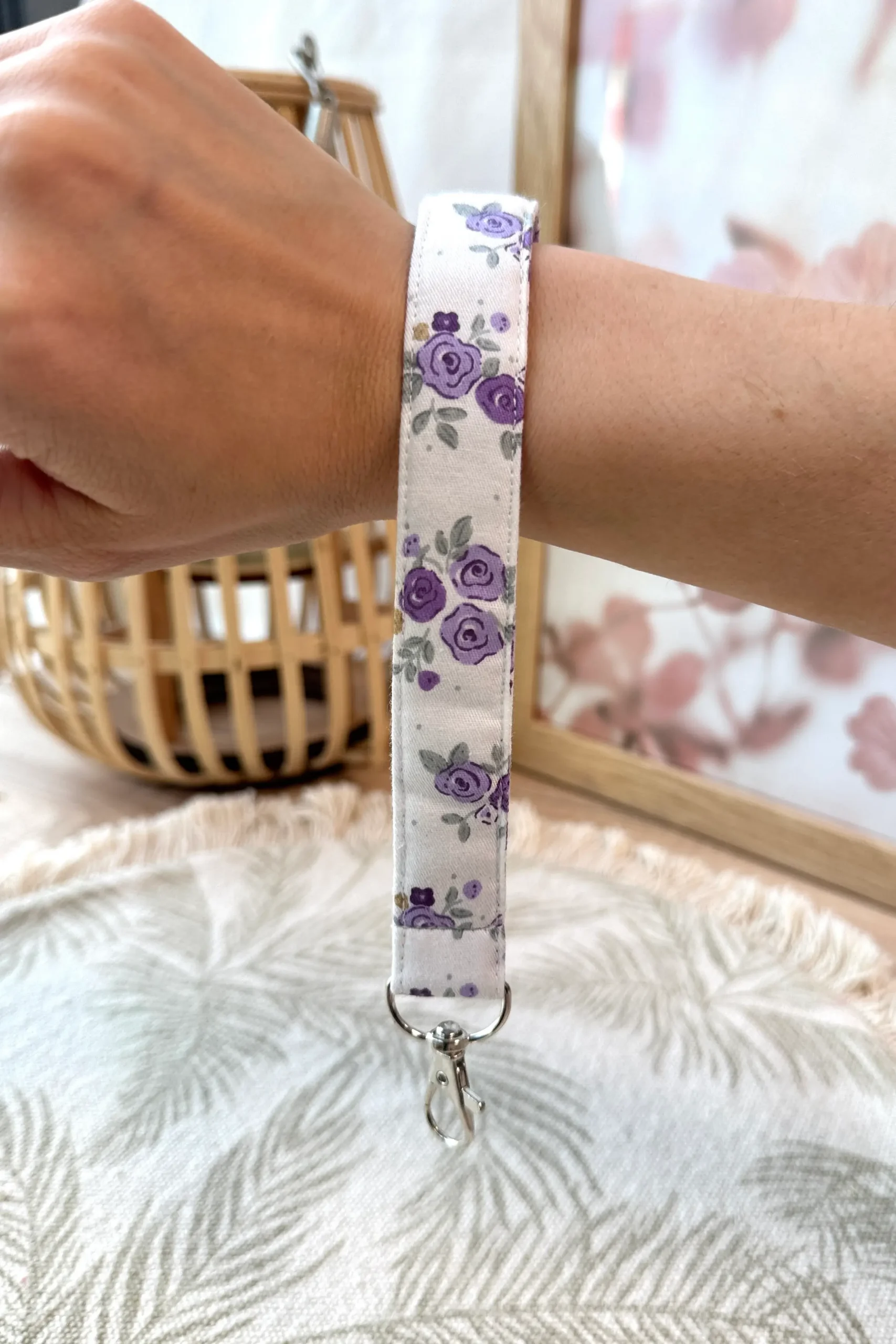 võtmehoidja lillad roosid