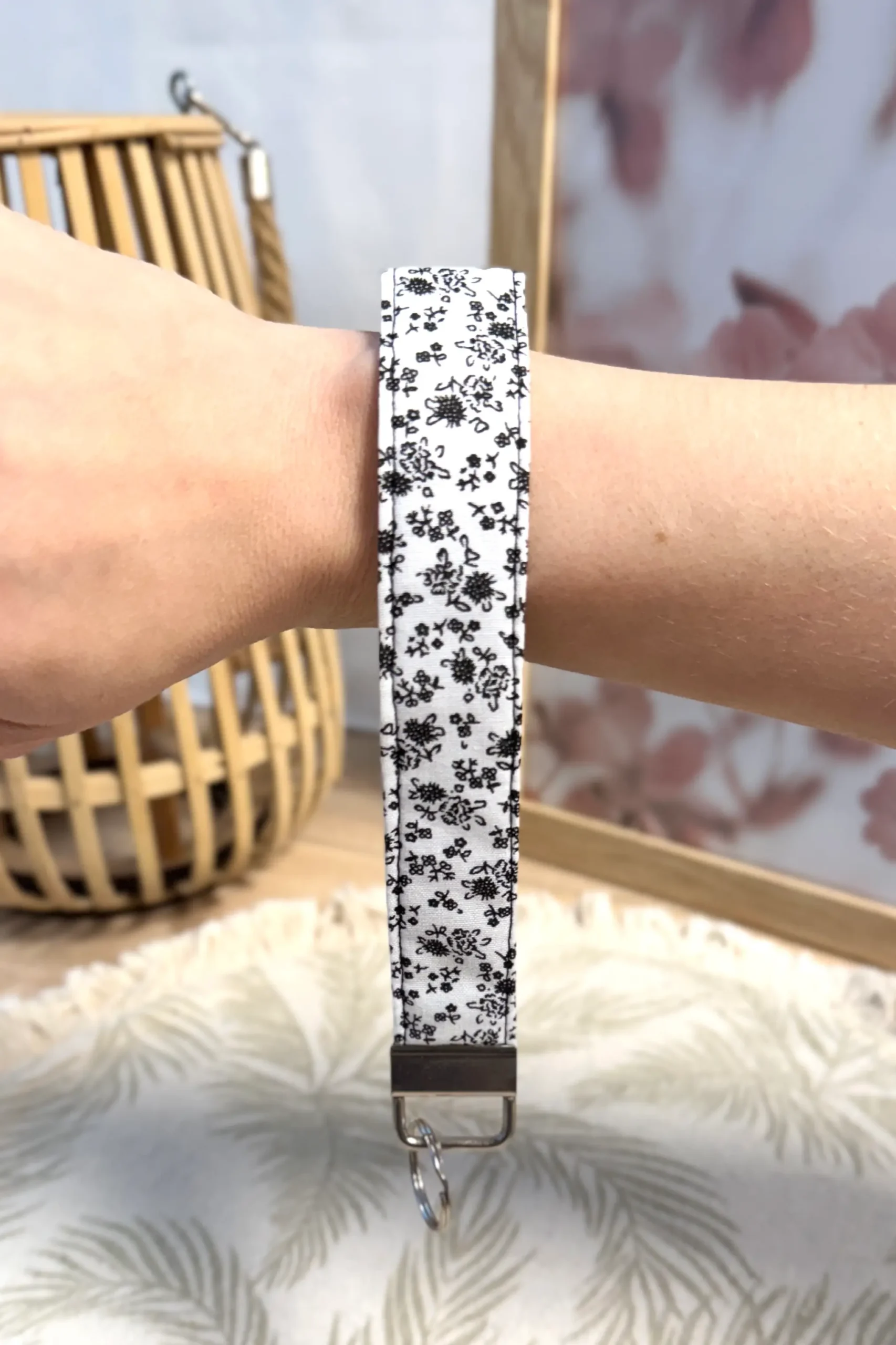 võtmehoidja mustad õied