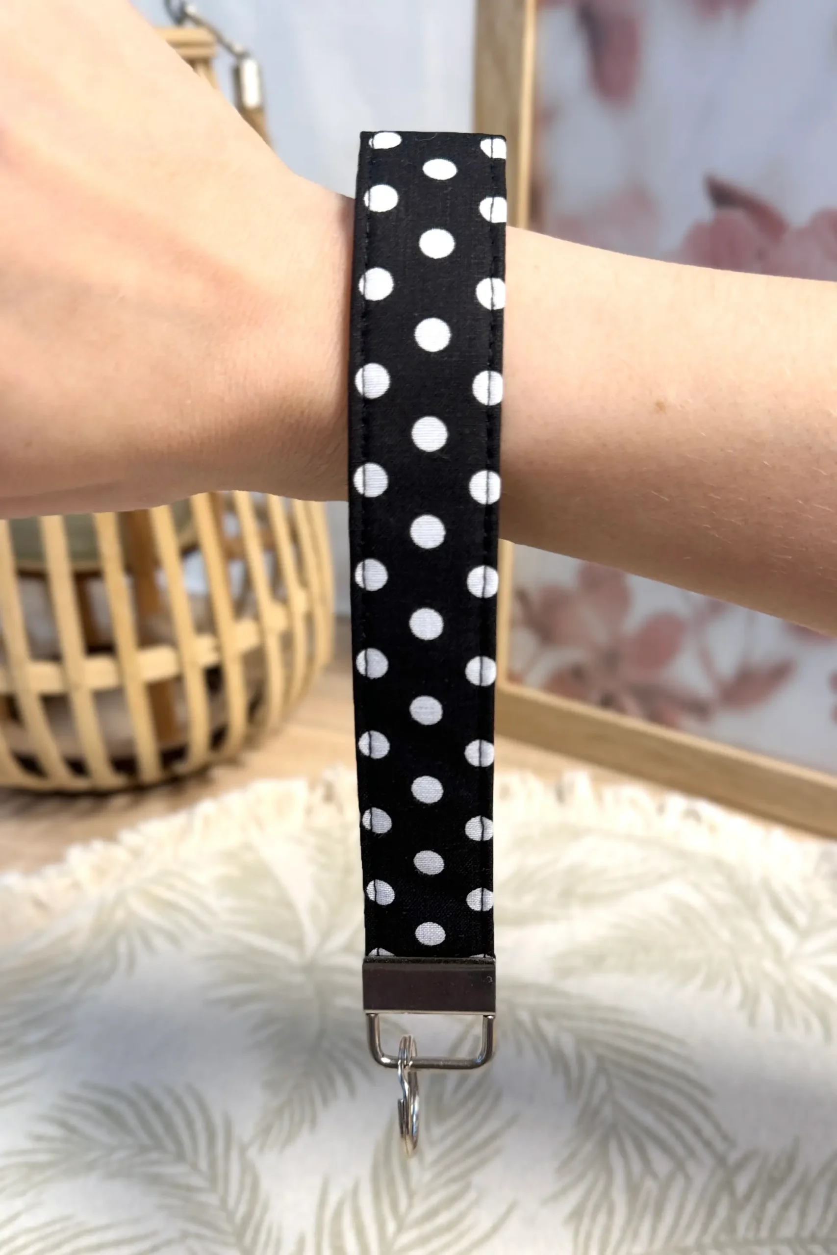 võtmehoidja suured täpid